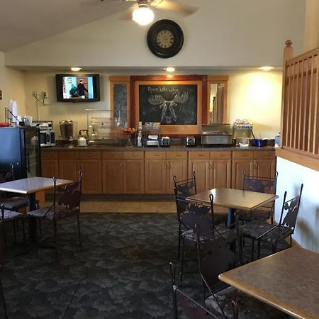 Moose Lake Lodge & Suites מראה חיצוני תמונה