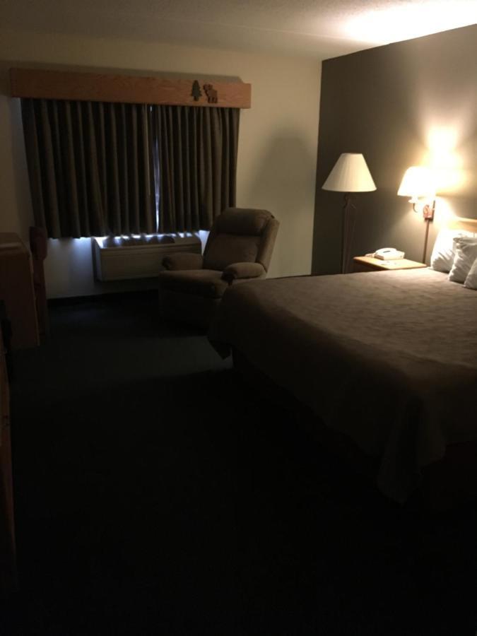 Moose Lake Lodge & Suites מראה חיצוני תמונה