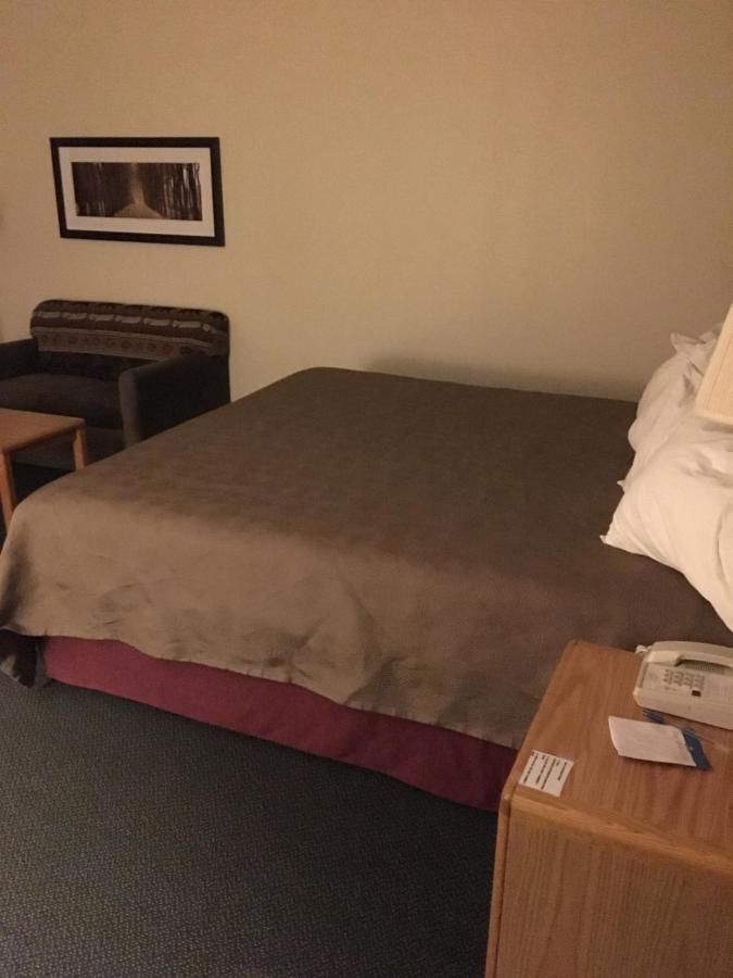 Moose Lake Lodge & Suites מראה חיצוני תמונה