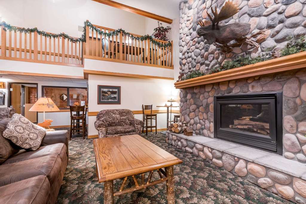 Moose Lake Lodge & Suites מראה פנימי תמונה