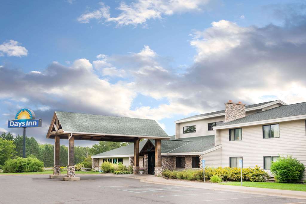 Moose Lake Lodge & Suites מראה חיצוני תמונה